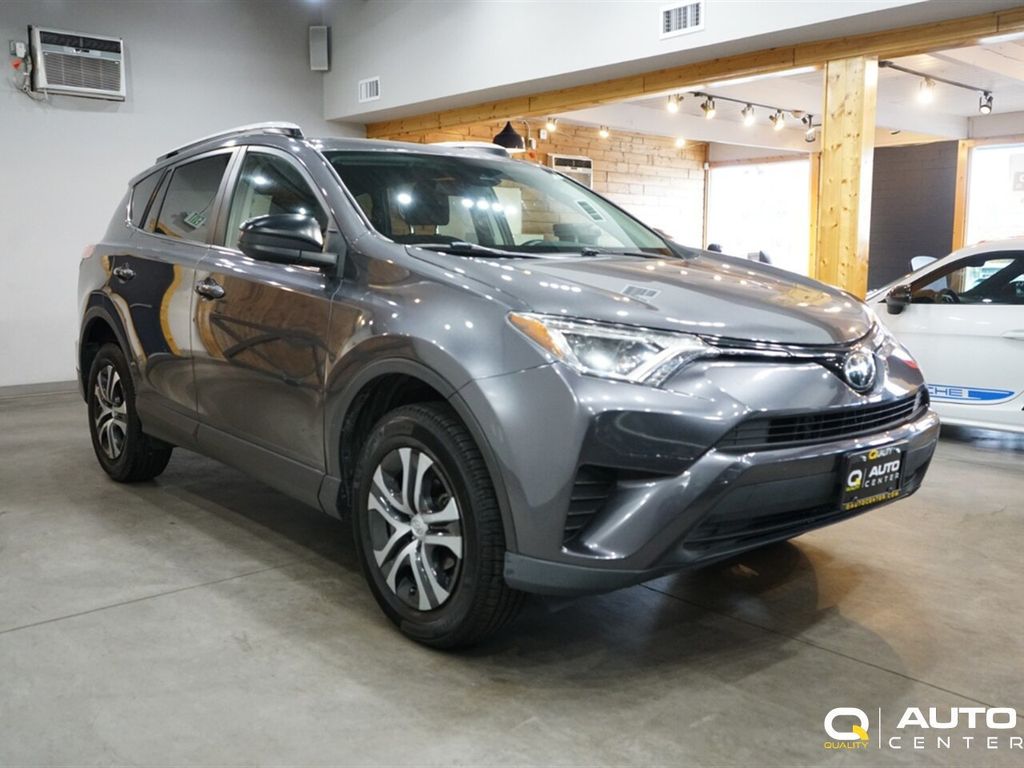 2018 Toyota RAV4 LE AWD - 22931346 - 2