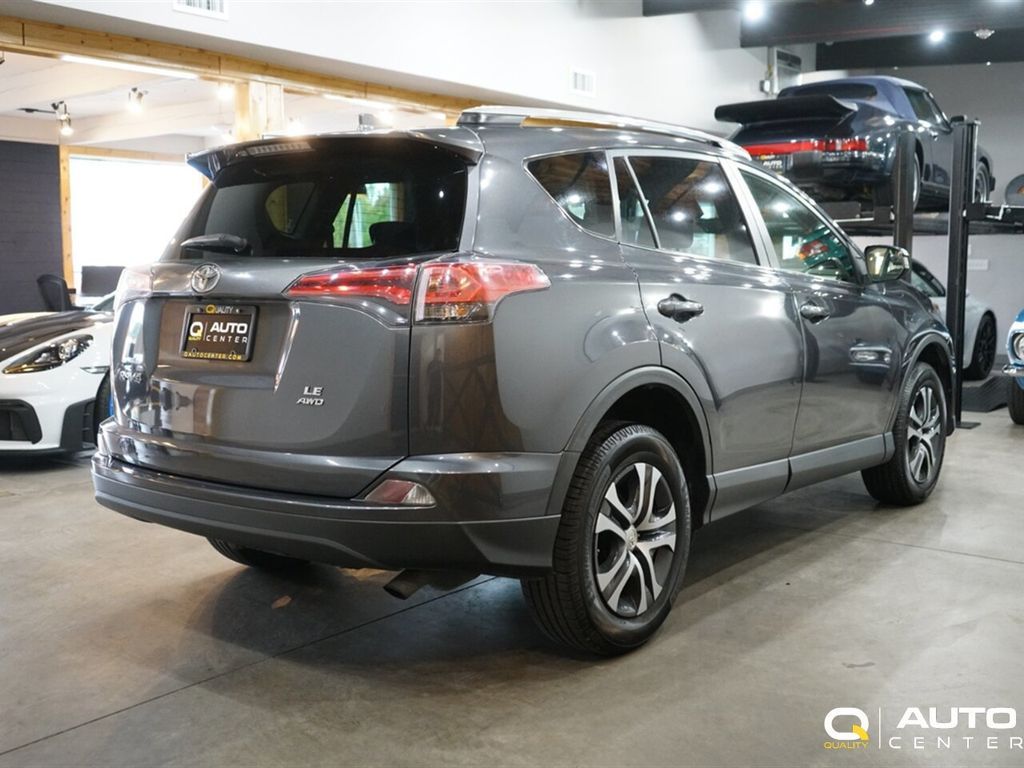 2018 Toyota RAV4 LE AWD - 22931346 - 3