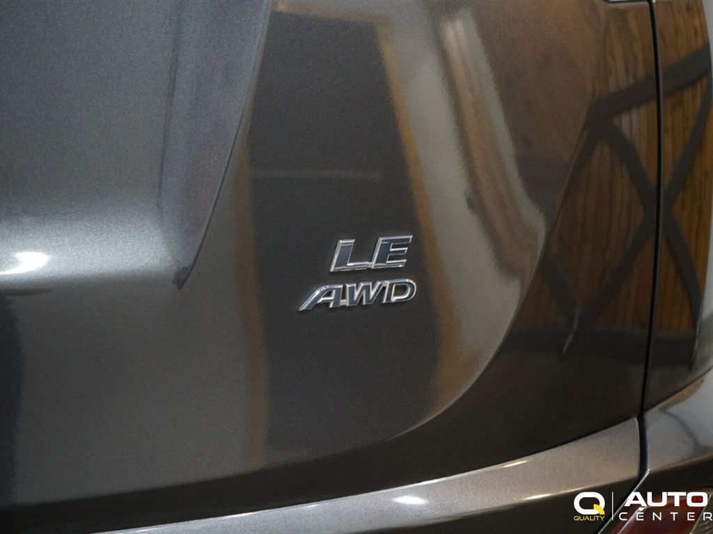 2018 Toyota RAV4 LE AWD - 22931346 - 5