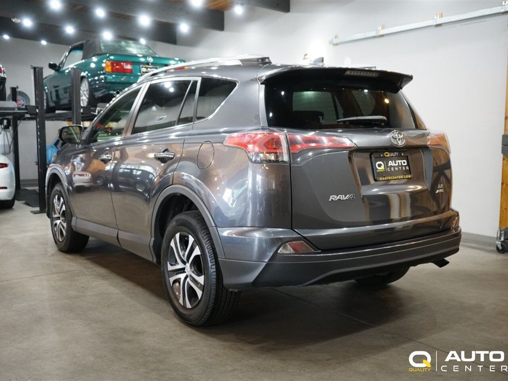2018 Toyota RAV4 LE AWD - 22931346 - 6