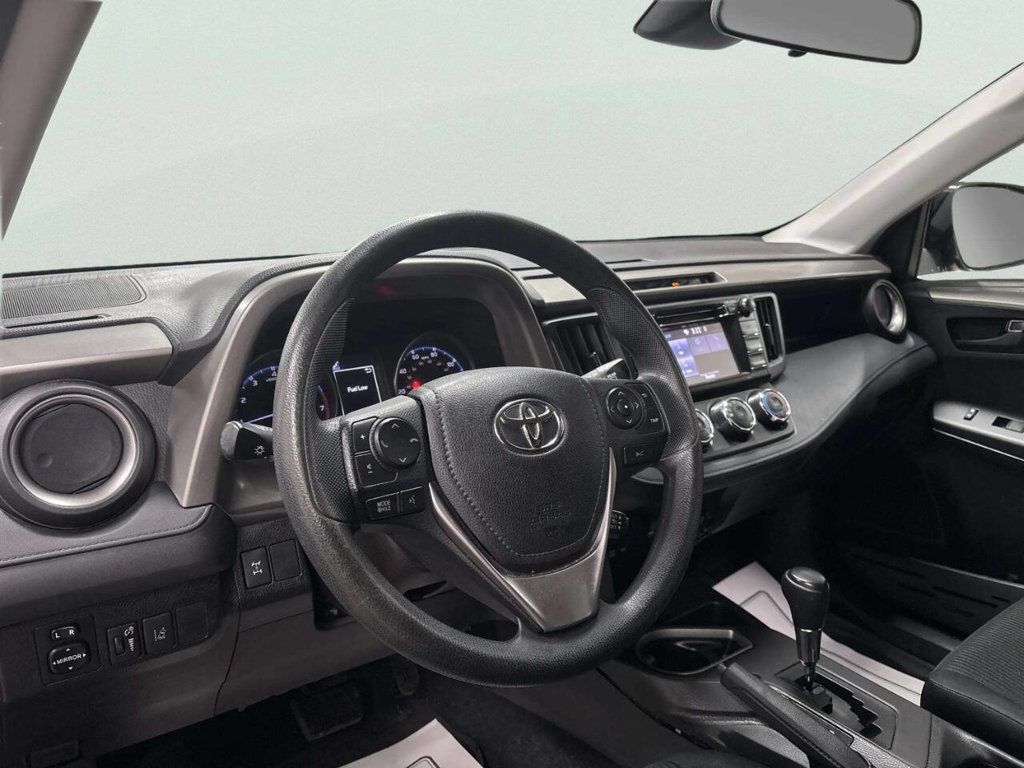 2018 Toyota RAV4 LE AWD - 23026731 - 11