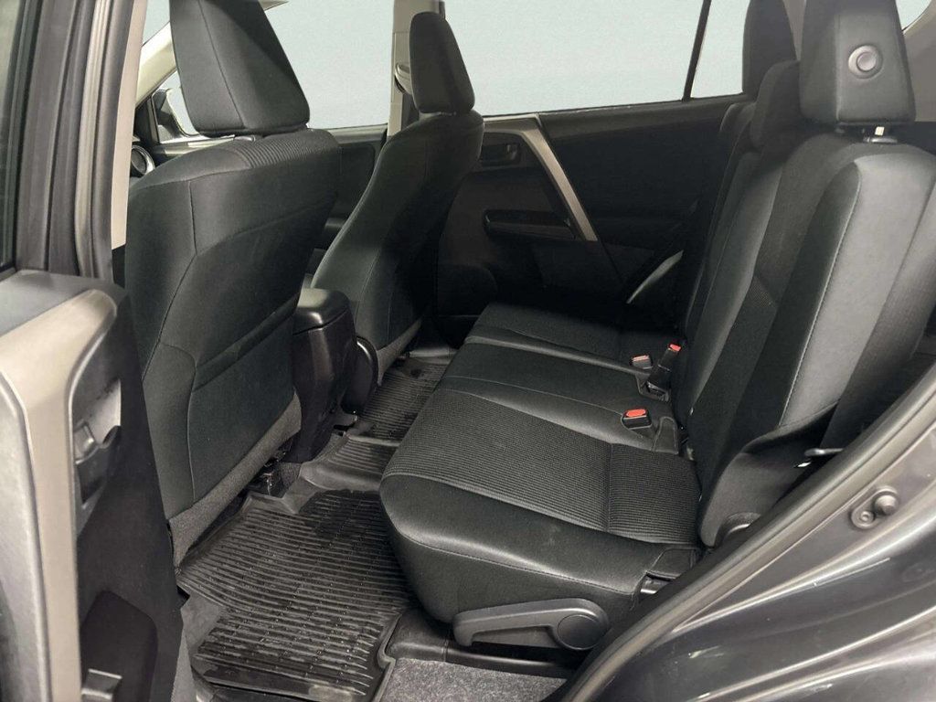 2018 Toyota RAV4 LE AWD - 23026731 - 14