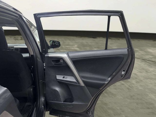 2018 Toyota RAV4 LE AWD - 23026731 - 15