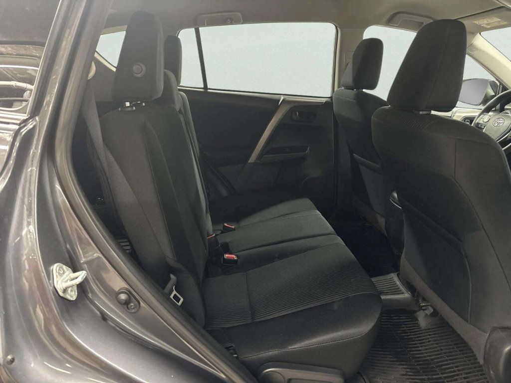 2018 Toyota RAV4 LE AWD - 23026731 - 16