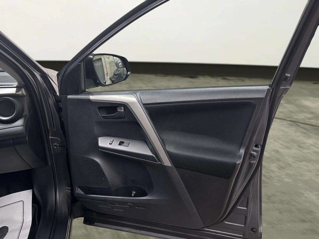 2018 Toyota RAV4 LE AWD - 23026731 - 17