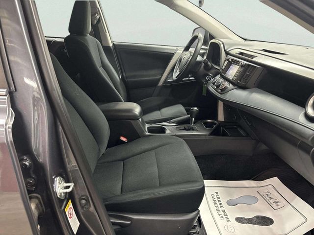 2018 Toyota RAV4 LE AWD - 23026731 - 18