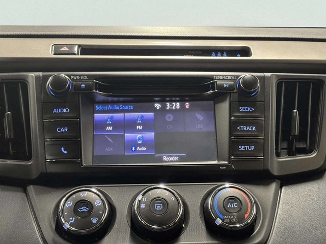 2018 Toyota RAV4 LE AWD - 23026731 - 21