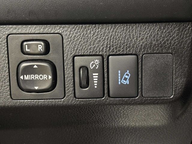 2018 Toyota RAV4 LE AWD - 23026731 - 24