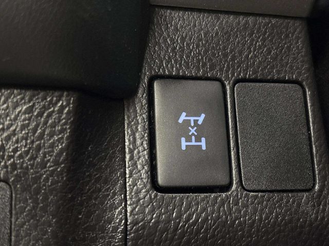 2018 Toyota RAV4 LE AWD - 23026731 - 25