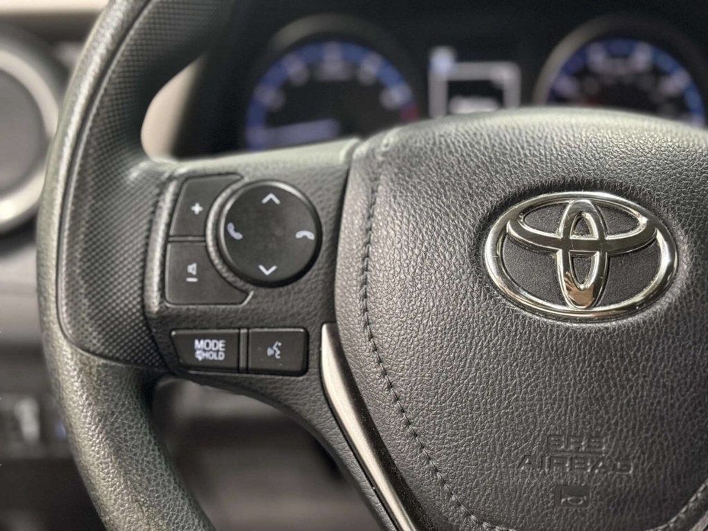2018 Toyota RAV4 LE AWD - 23026731 - 26