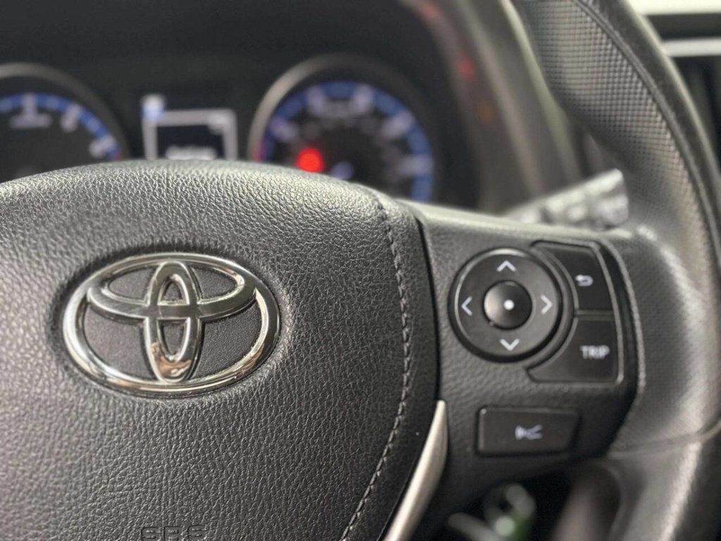 2018 Toyota RAV4 LE AWD - 23026731 - 27
