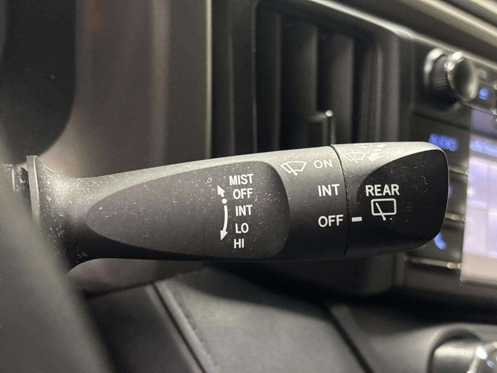 2018 Toyota RAV4 LE AWD - 23026731 - 29