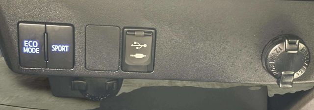 2018 Toyota RAV4 LE AWD - 23026731 - 30
