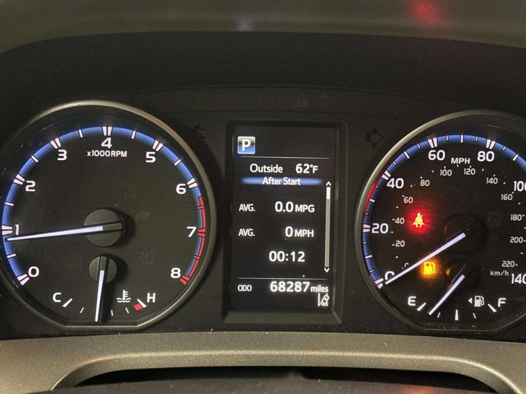 2018 Toyota RAV4 LE AWD - 23026731 - 31