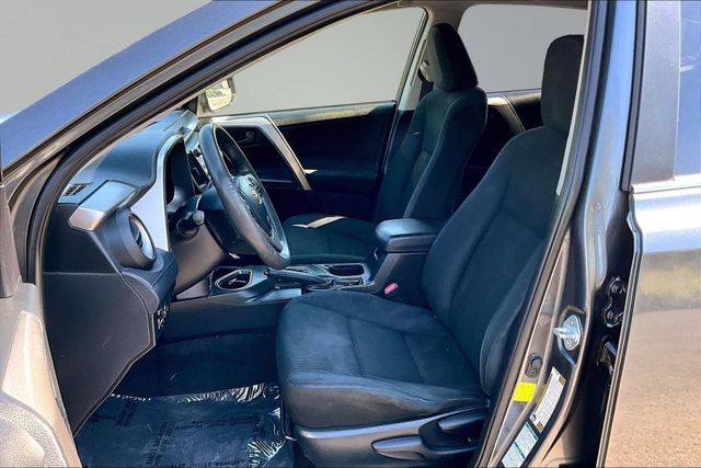 2018 Toyota RAV4 LE AWD - 23016542 - 9