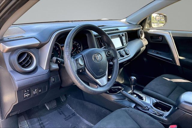 2018 Toyota RAV4 LE AWD - 23016542 - 10