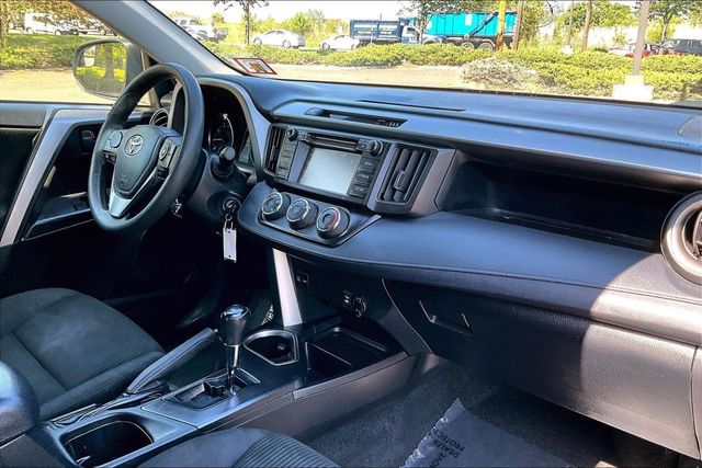 2018 Toyota RAV4 LE AWD - 23016542 - 11