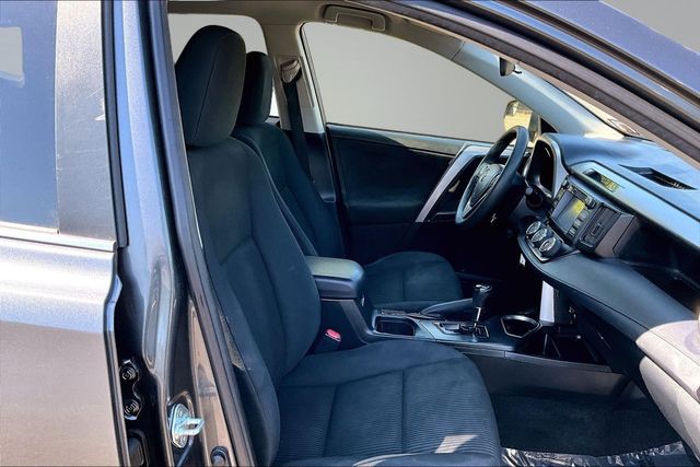 2018 Toyota RAV4 LE AWD - 23016542 - 12