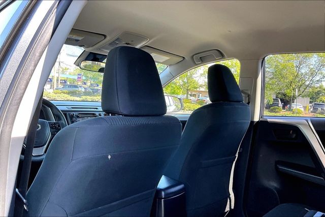 2018 Toyota RAV4 LE AWD - 23016542 - 17
