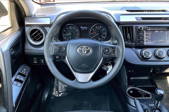 2018 Toyota RAV4 LE AWD - 23016542 - 19