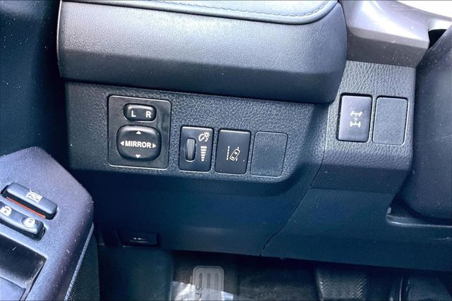 2018 Toyota RAV4 LE AWD - 23016542 - 27