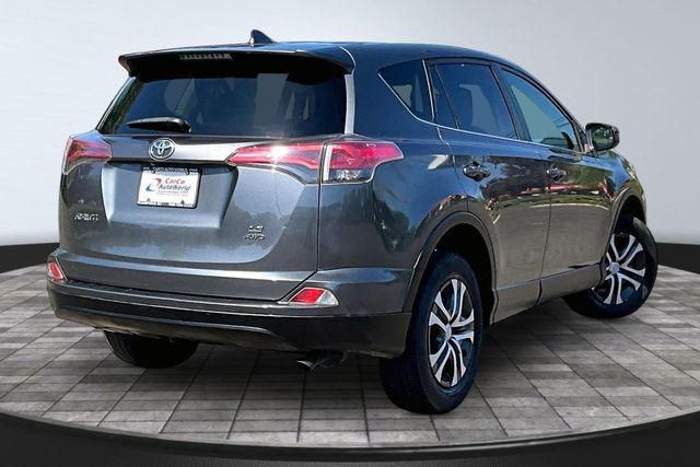 2018 Toyota RAV4 LE AWD - 23016542 - 4