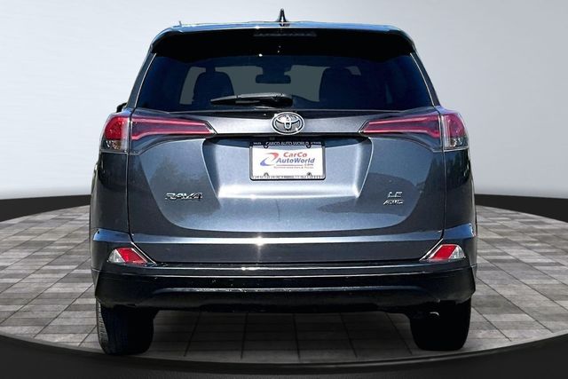2018 Toyota RAV4 LE AWD - 23016542 - 5