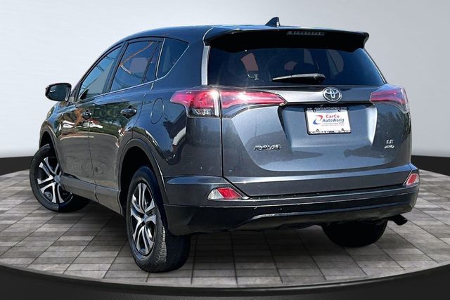 2018 Toyota RAV4 LE AWD - 23016542 - 6