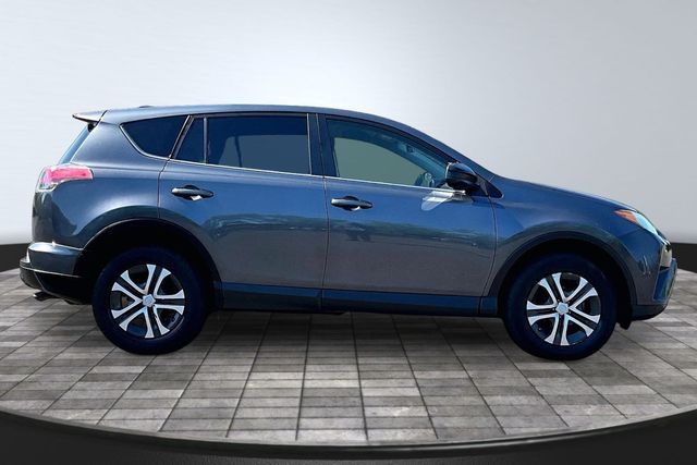 2018 Toyota RAV4 LE AWD - 23016542 - 7