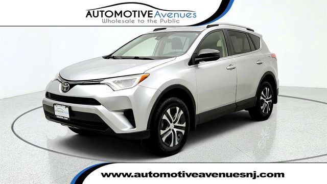 2018 Toyota RAV4 LE AWD - 23079135 - 0
