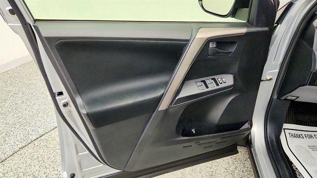 2018 Toyota RAV4 LE AWD - 23079135 - 9