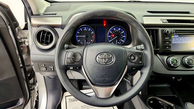 2018 Toyota RAV4 LE AWD - 23079135 - 13