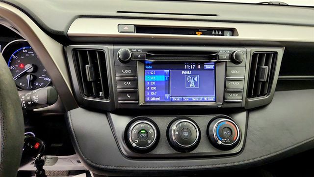 2018 Toyota RAV4 LE AWD - 23079135 - 15