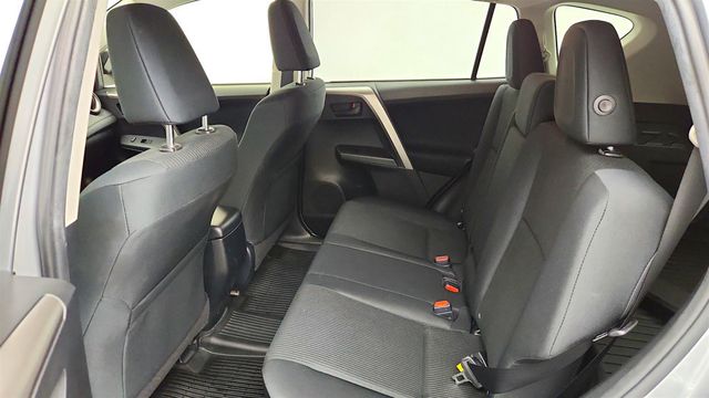 2018 Toyota RAV4 LE AWD - 23079135 - 17
