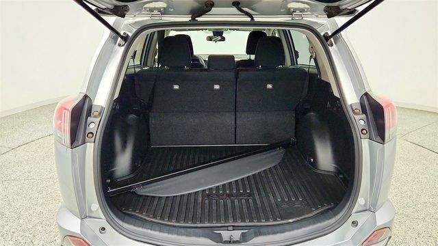 2018 Toyota RAV4 LE AWD - 23079135 - 18