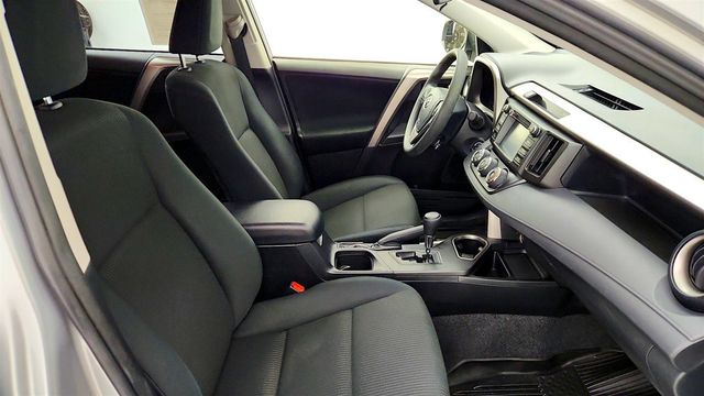 2018 Toyota RAV4 LE AWD - 23079135 - 20