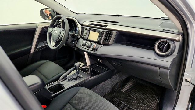 2018 Toyota RAV4 LE AWD - 23079135 - 21