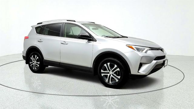 2018 Toyota RAV4 LE AWD - 23079135 - 2