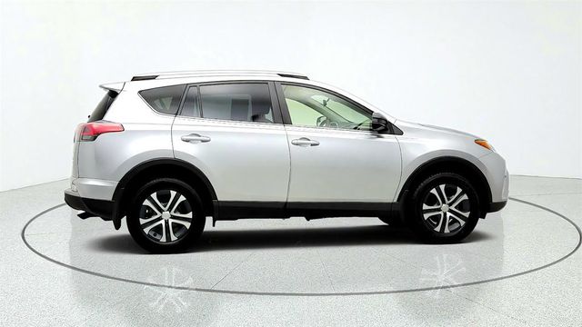 2018 Toyota RAV4 LE AWD - 23079135 - 3