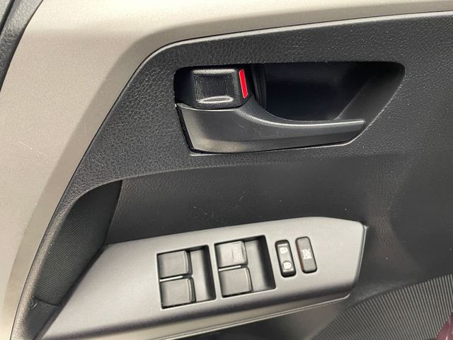 2018 Toyota RAV4 LE AWD - 22954579 - 9