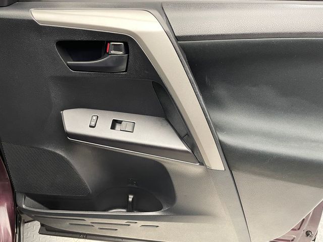 2018 Toyota RAV4 LE AWD - 22954579 - 13