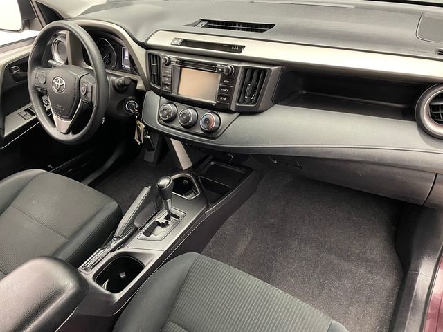 2018 Toyota RAV4 LE AWD - 22954579 - 14
