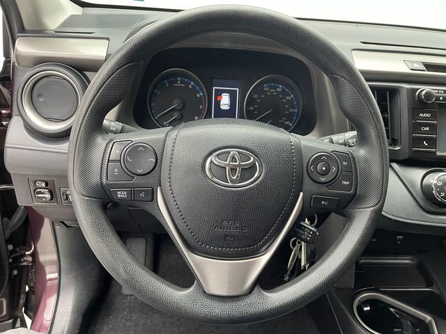 2018 Toyota RAV4 LE AWD - 22954579 - 19