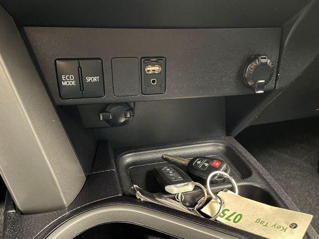 2018 Toyota RAV4 LE AWD - 22954579 - 24