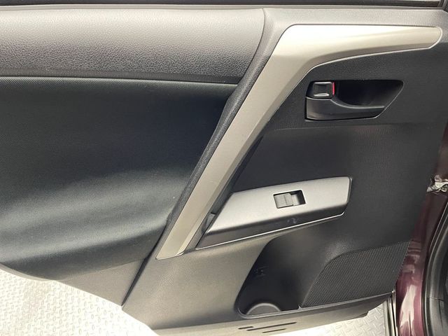 2018 Toyota RAV4 LE AWD - 22954579 - 25