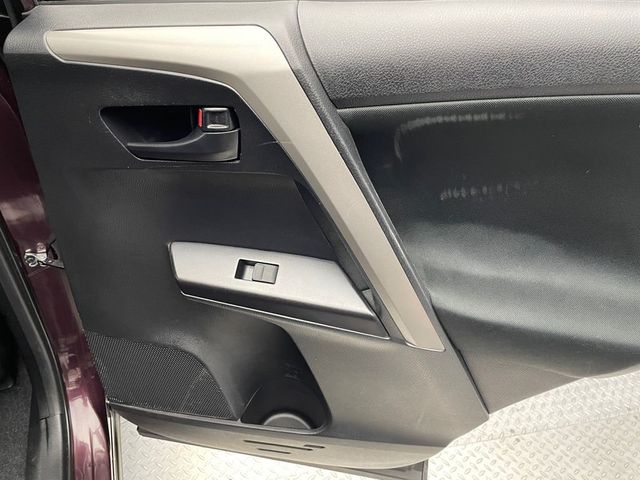 2018 Toyota RAV4 LE AWD - 22954579 - 28