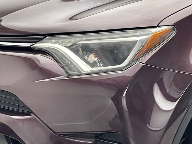 2018 Toyota RAV4 LE AWD - 22954579 - 37