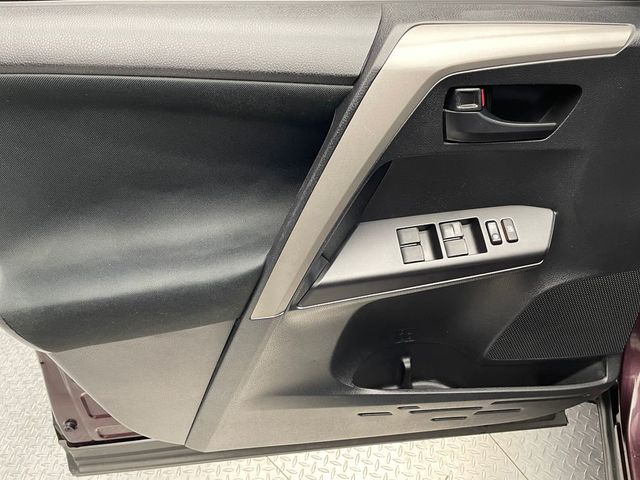 2018 Toyota RAV4 LE AWD - 22954579 - 8