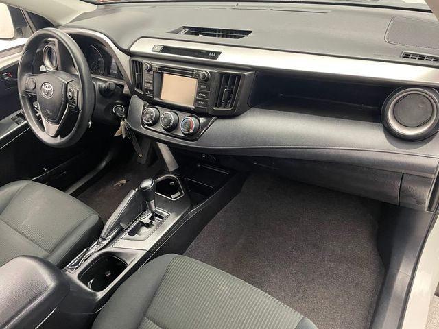 2018 Toyota RAV4 LE AWD - 22955304 - 14