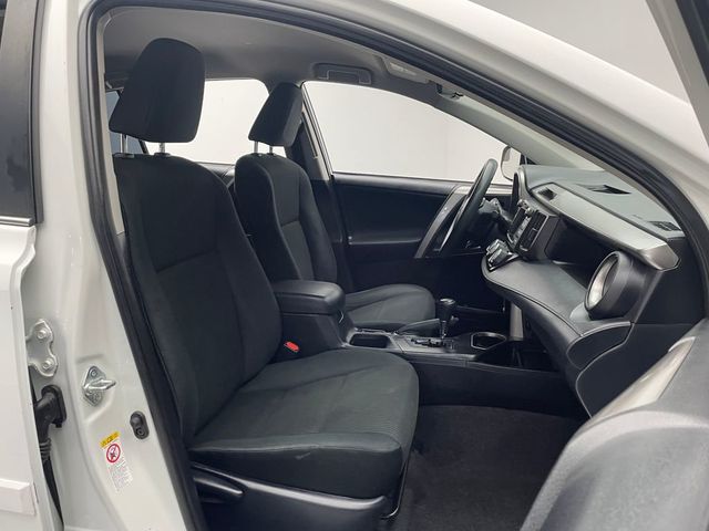 2018 Toyota RAV4 LE AWD - 22955304 - 16